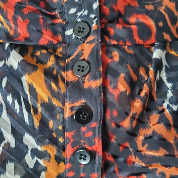 Monarch/leapord print blouse - fits medium - Picture 4 of 4